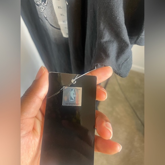 Old Navy NBA Spurs Basketball T-Shirt - Picture 5 of 6